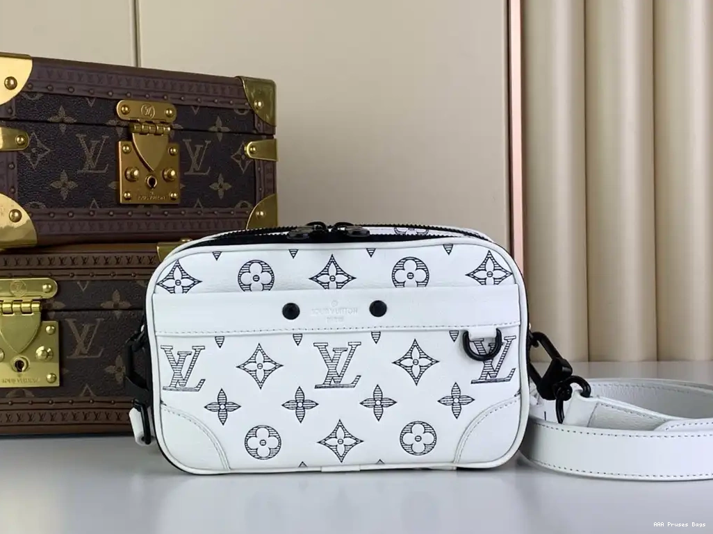 AAA Pruses Bags VUITTON Nano LOUIS Alpha-11.0*18.5*6.5CM 0529
